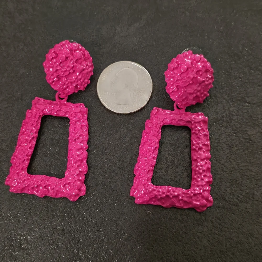 Hot Pink Textured Geometric Statement Dangle Earrings - Picture 3 of 3
